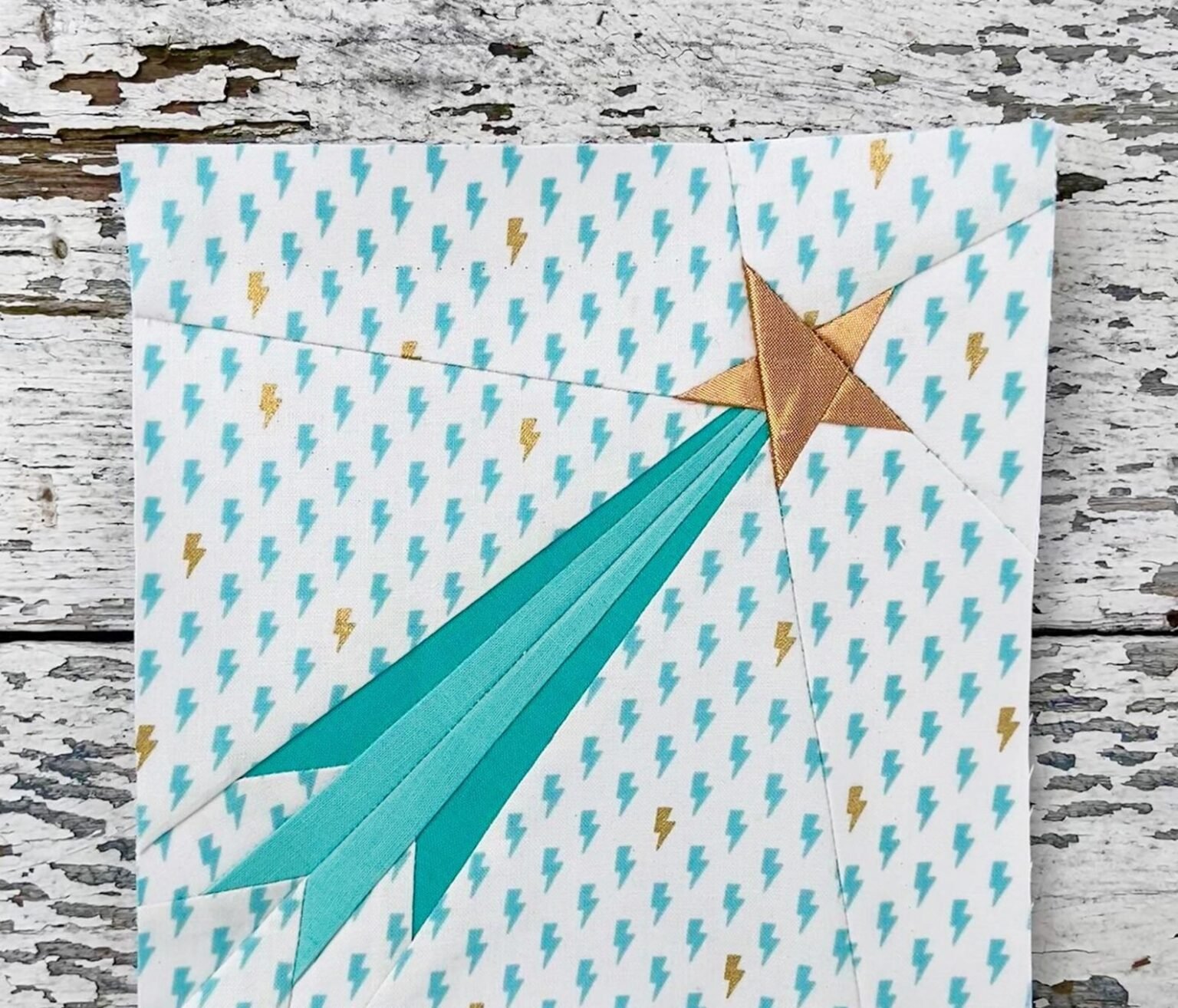 Rainbow Shooting Star Block - Pattern - CURIOSODAWEB.COM